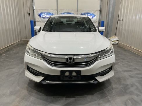 Used 2017 Honda Accord Sport image 2