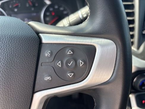 Used 2023 GMC Acadia SLT image 24