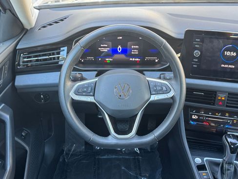 Used 2025 Volkswagen Jetta SE image 28