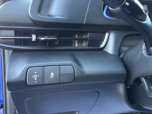 Used 2025 Hyundai Elantra Sport image 18