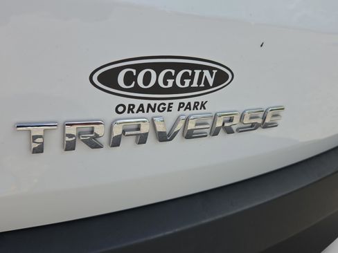Used 2023 Chevrolet Traverse LT FWD image 31