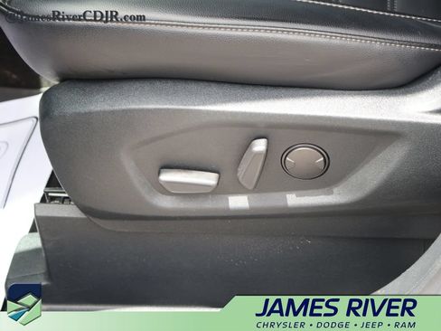 Used 2020 Ford Edge SEL w/ Cold Weather Package FWD image 23