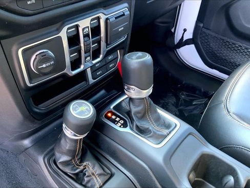 Used 2023 Jeep Wrangler Unlimited Sahara AWD/4WD image 11