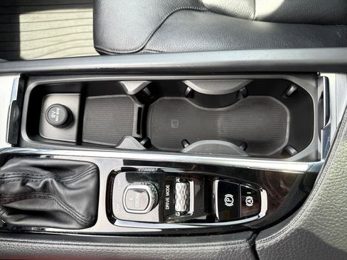 Used 2016 Volvo XC90 T5 Momentum image 14