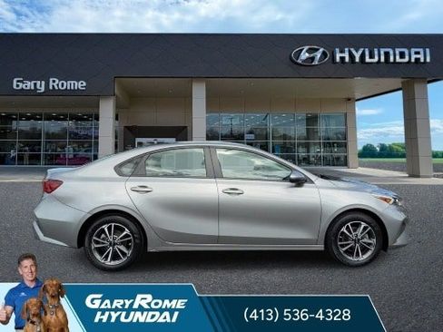 Used 2023 Kia Forte LXS w/ LXS Technology Package FWD image 9