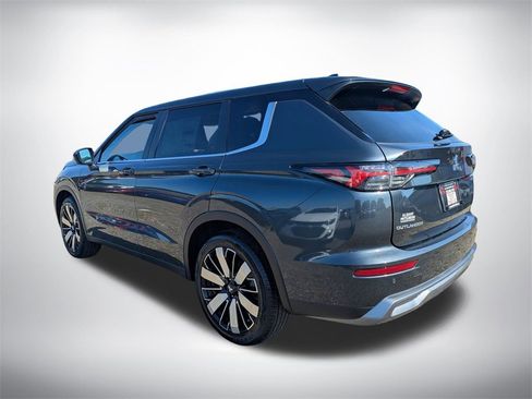 New 2025 Mitsubishi Outlander SE image 5