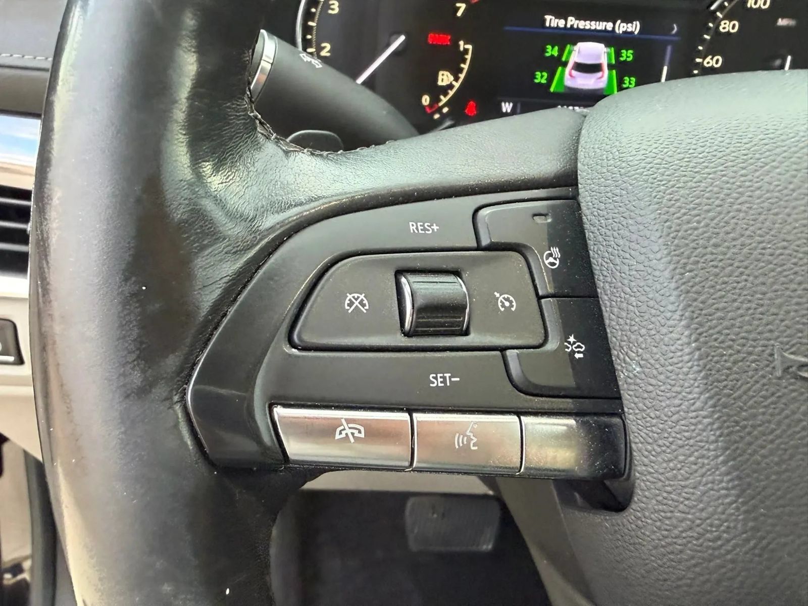 Used 2023 Cadillac XT4 Luxury w/ Cold Weather Package FWD image 24