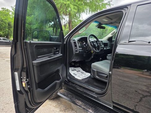 Used 2018 RAM 2500 Tradesman w/ Chrome Appearance Group AWD/4WD image 15