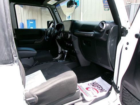 Used 2016 Jeep Wrangler Sport image 9