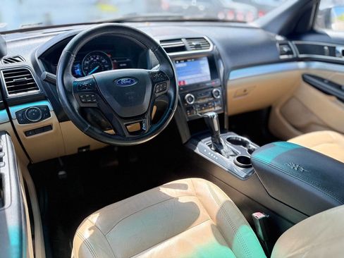 Used 2017 Ford Explorer XLT w/ Equipment Group 202A image 12