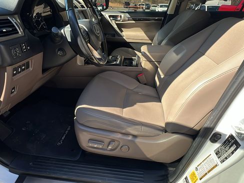 Used 2020 Lexus GX 460 Premium w/ Premium Package image 16