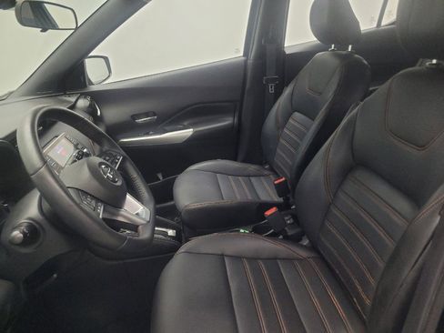 Used 2018 Nissan Kicks SR w/ Premium Package FWD image 17