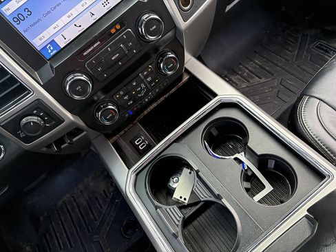Used 2019 Ford F250 Lariat w/ Lariat Ultimate Package AWD/4WD image 27