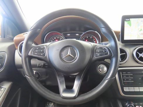 Used 2018 Mercedes-Benz GLA 250 4MATIC image 8