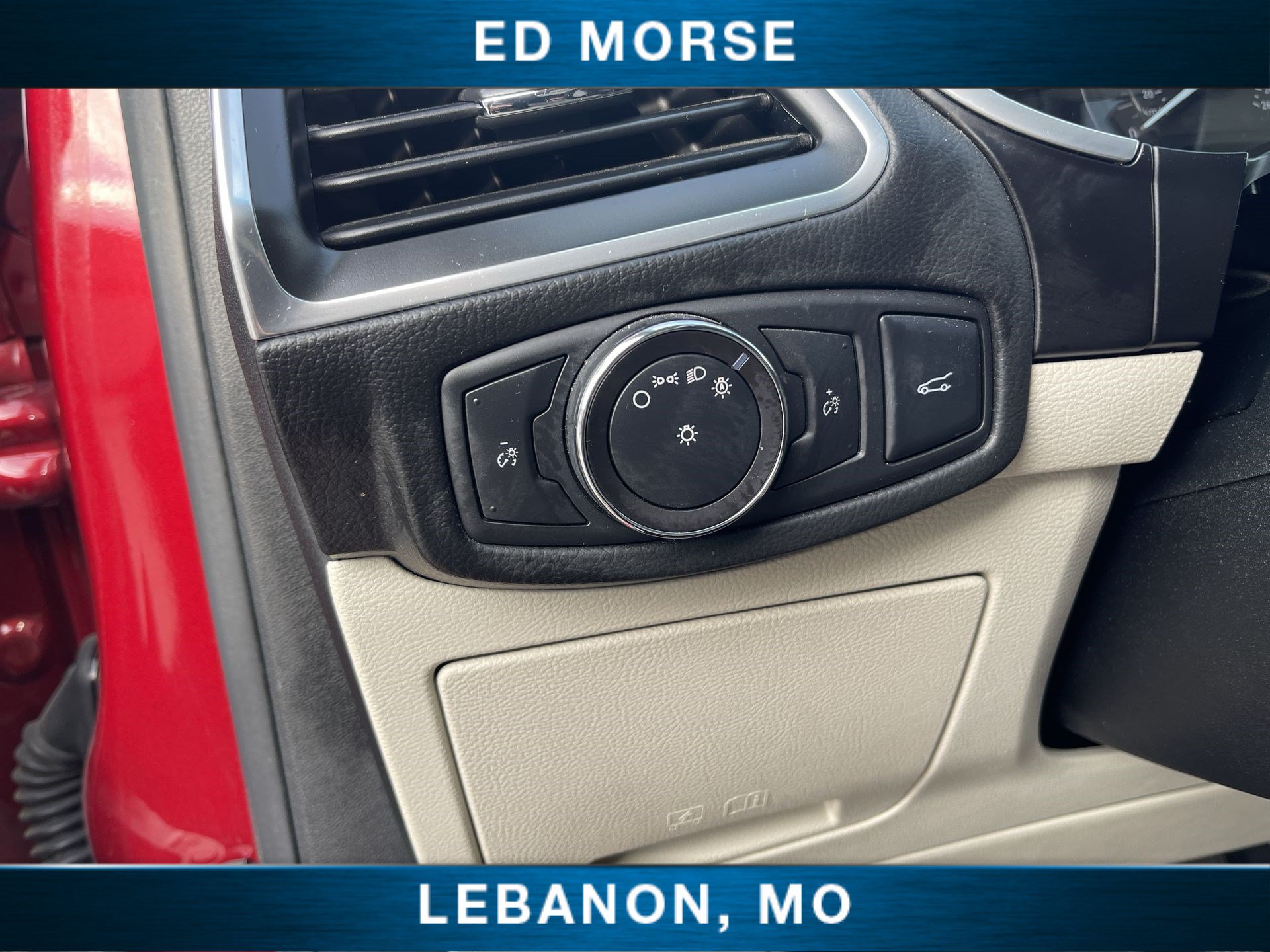 Used 2018 Ford Edge Titanium w/ Cold Weather Package AWD/4WD image 17