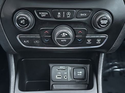 Used 2017 Jeep Cherokee 75th Anniversary image 37