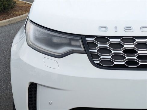 Used 2025 Land Rover Discovery S image 9
