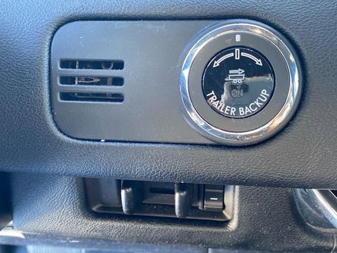 Used 2019 Lincoln Navigator Reserve image 16