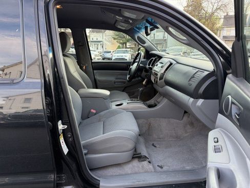 Used 2009 Toyota Tacoma PreRunner image 16