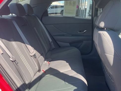 Used 2025 Hyundai Elantra SEL FWD image 13