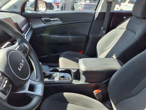 Used 2025 Kia Sportage LX image 7