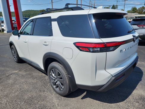 New 2025 Nissan Pathfinder SV image 6