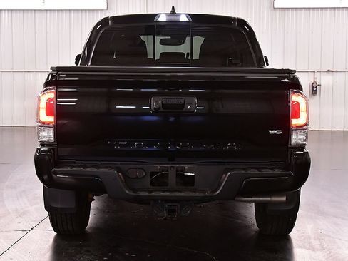 Used 2023 Toyota Tacoma TRD Off-Road w/ Advanced Technology Package AWD/4WD image 6