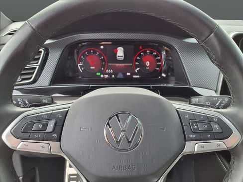 Used 2025 Volkswagen Atlas Cross Sport SEL Premium R-Line image 29