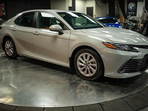 Used 2024 Toyota Camry LE image 5