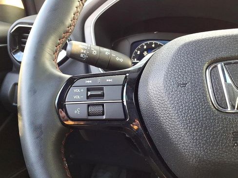 Used 2025 Honda Pilot Black Edition image 33