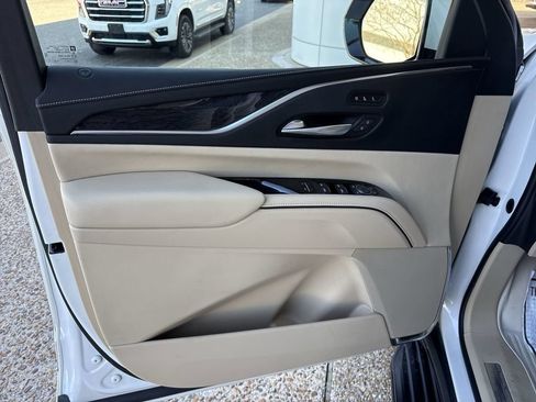 Certified 2022 Cadillac Escalade Premium Luxury AWD/4WD image 23