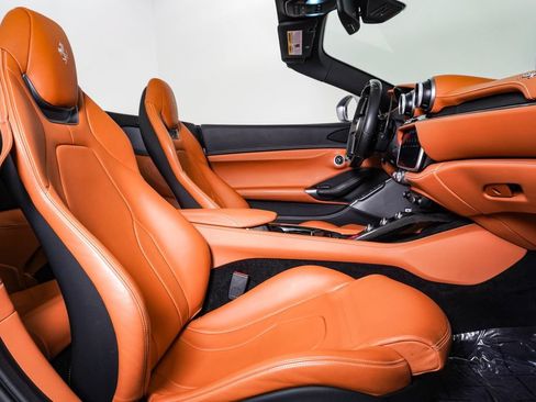Used 2019 Ferrari Portofino RWD image 18