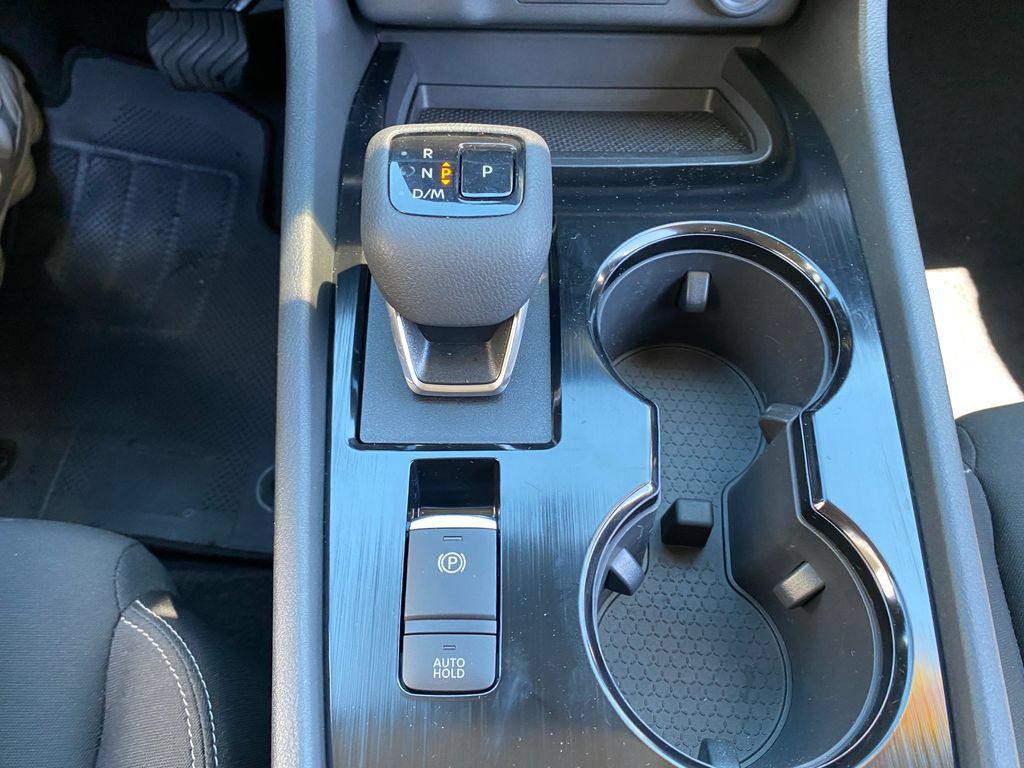 Used 2026 Nissan Rogue S AWD/4WD image 19