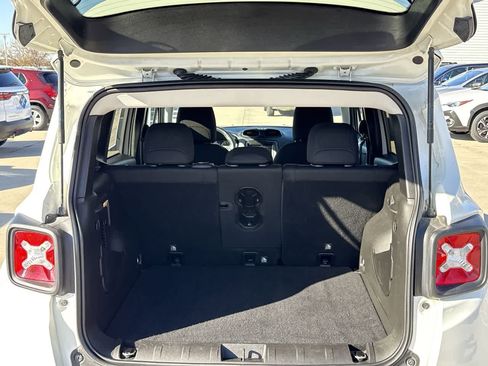 Used 2020 Jeep Renegade Latitude w/ Cold Weather Group image 32