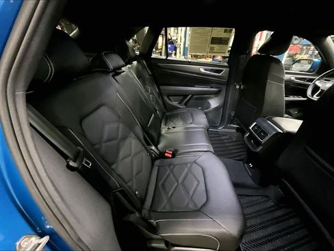 Used 2025 Volkswagen Atlas Cross Sport SE image 18