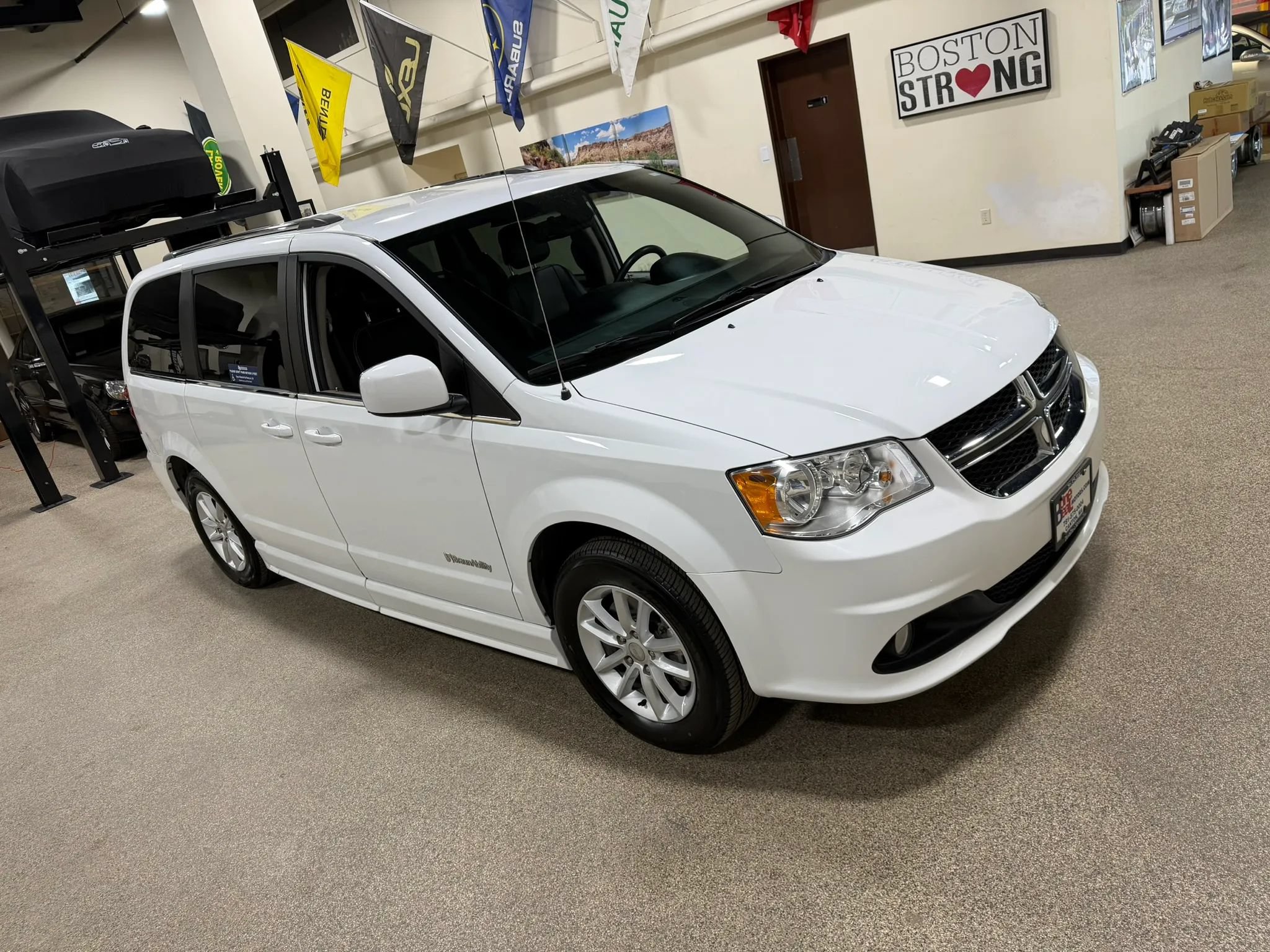 Used 2019 Dodge Grand Caravan SXT FWD image 14