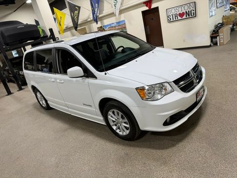 Used 2019 Dodge Grand Caravan SXT FWD image 14