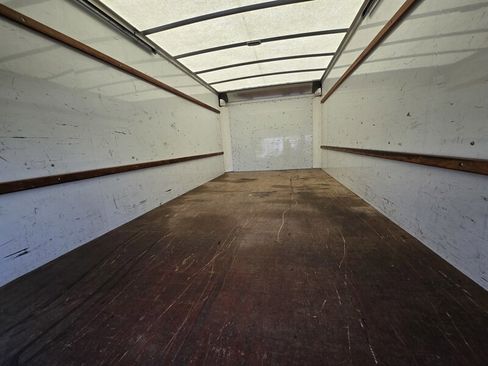 Used 2018 GMC Savana 3500 Extended w/ Driver Convenience Package image 21