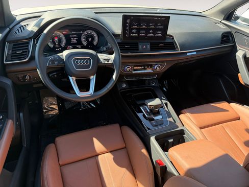 Used 2024 Audi Q5 e Premium w/ Convenience Package image 15