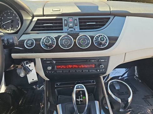Used 2011 BMW Z4 sDrive35i RWD image 19