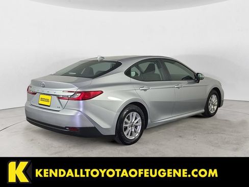 Used 2025 Toyota Camry LE FWD image 5