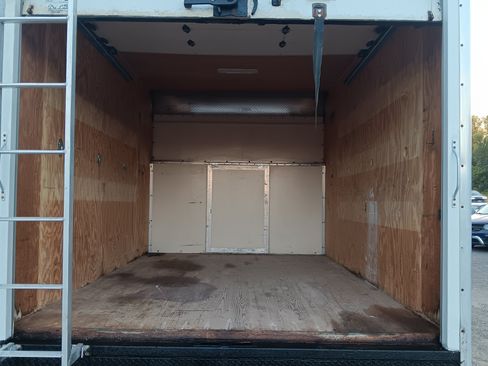 Used 2014 Ford E-350 and Econoline 350 Super Duty RWD image 4