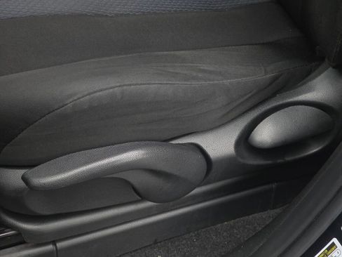 Used 2015 MAZDA MAZDA5 Sport image 26