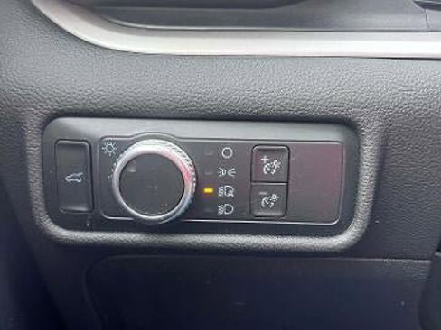 Used 2020 Ford Explorer XLT w/ Comfort Package image 9