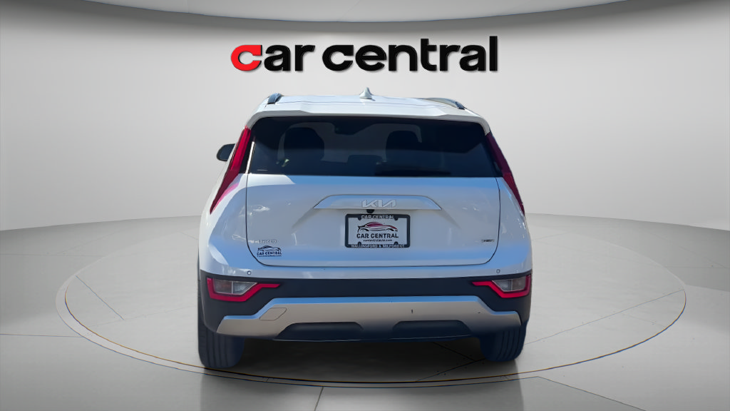 Used 2023 Kia Niro EX FWD image 4