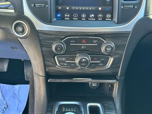 Used 2022 Chrysler 300 Touring image 23