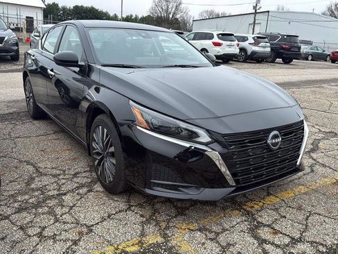 Certified 2024 Nissan Altima 2.5 SV w/ SV Premium Package image 1