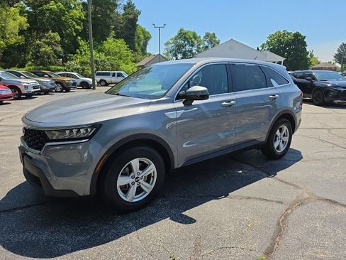 Used 2021 Kia Sorento LX FWD image 3