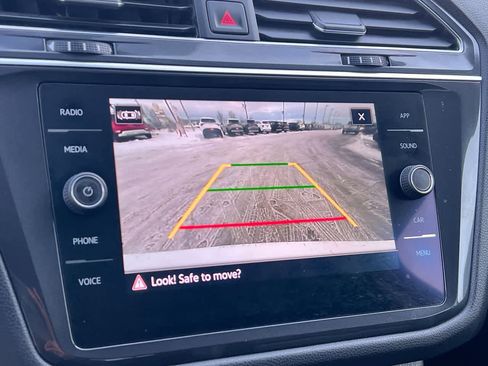 Used 2021 Volkswagen Tiguan SE image 17