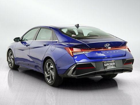 Used 2025 Hyundai Elantra SEL FWD image 3